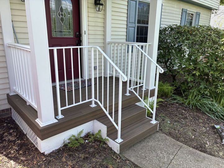 White aluminum railing on a Trex porch